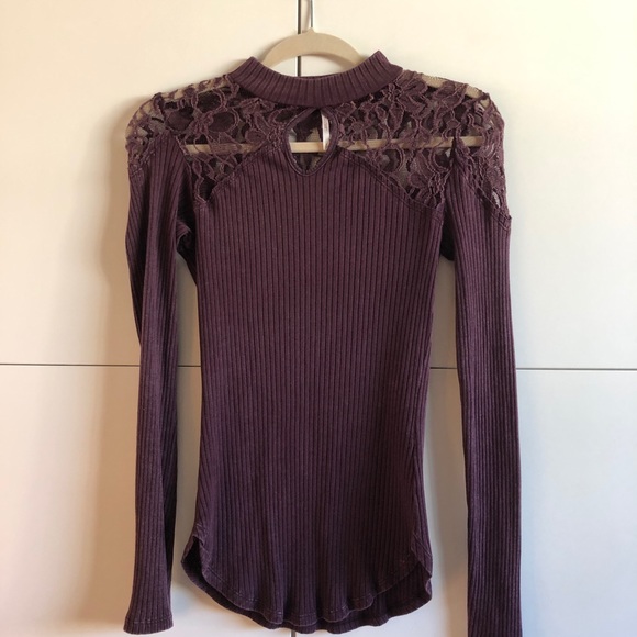 FREE PEOPLE BURGUNDY TURTLENECK - Picture 3 of 5